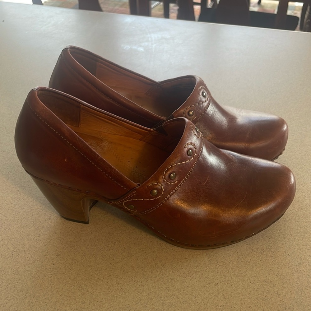 Women’s, size 42, Dansko, wood healed shoe.